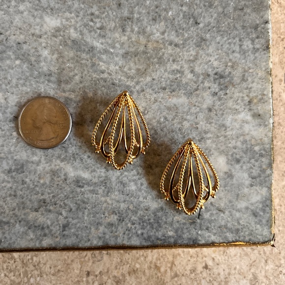 Elegant Gold Teardrop Earrings - Picture 1 of 4